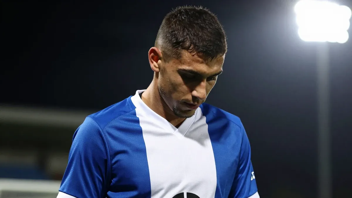 Reading FC's Club 1871 issues a statement calling for support for defender Jeriel Dorsett after ironic cheers...