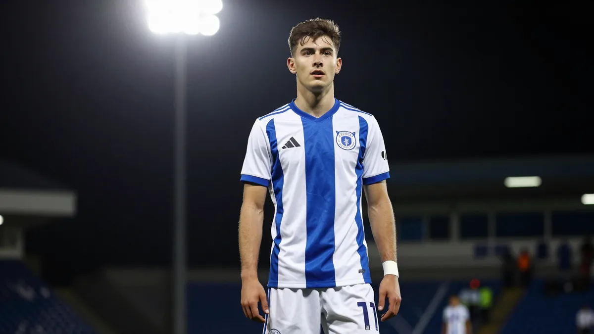 Reading youngster Shay Spencer joins Slough Town on loan
