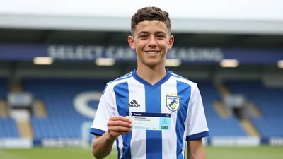 Reading FC partners with Select Car Leasing to give free match tickets to local junior teams for the 2026-27 League One...