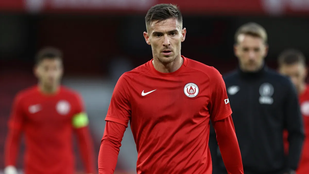 Reading eye loan for Birmingham left‑back Buchanan to boost defence