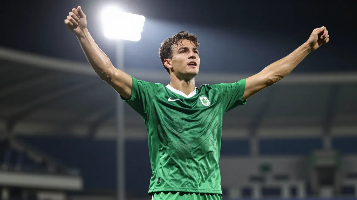 Reading miss out on Harry Wood as Stockport County complete signing