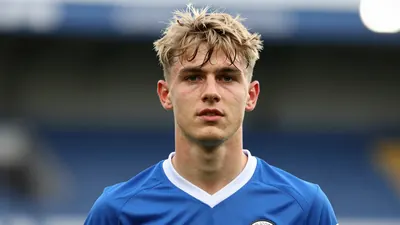 Reading FC have signed two young players from Crystal Palace and West Bromwich Albion